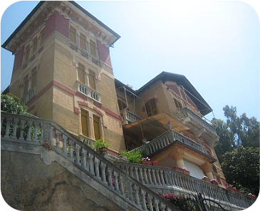 Levitating on a day trip to Levanto